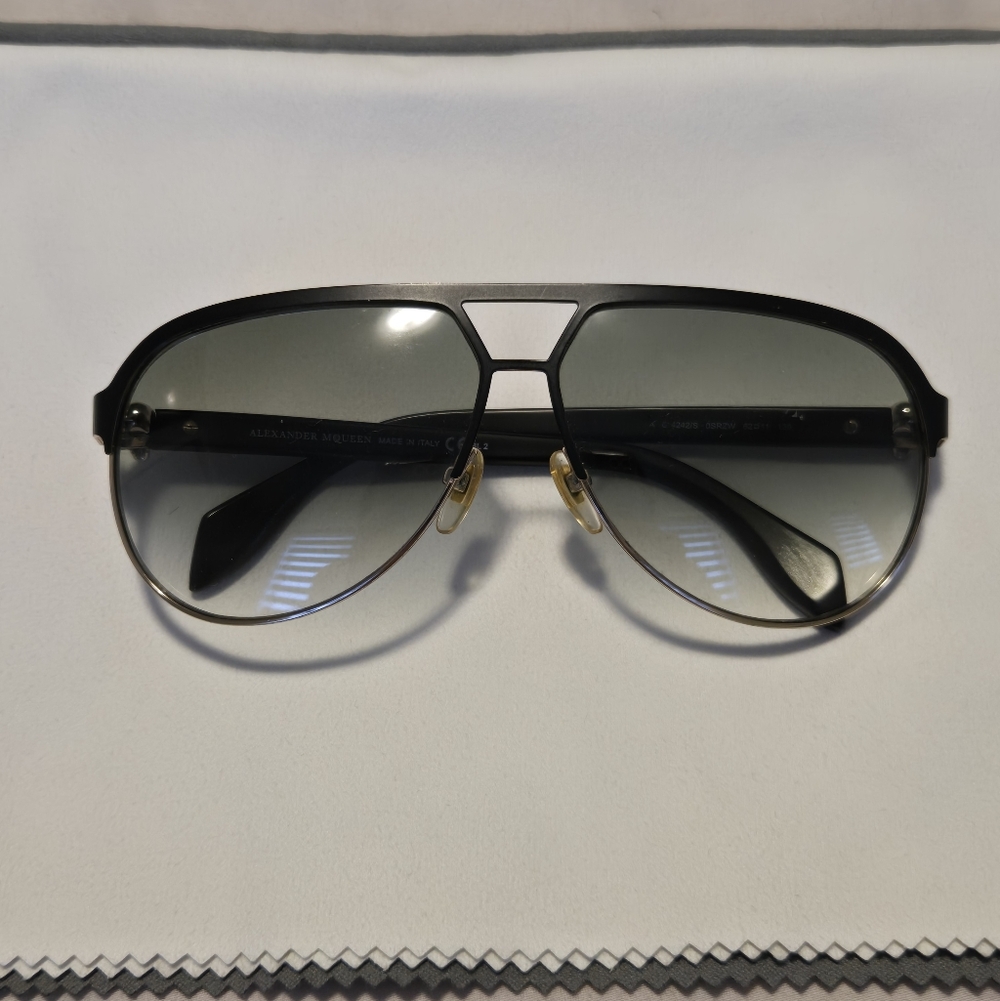 Alexander McQueen Black and Gold Aviator Gradient Sunglasses AMQ 4242